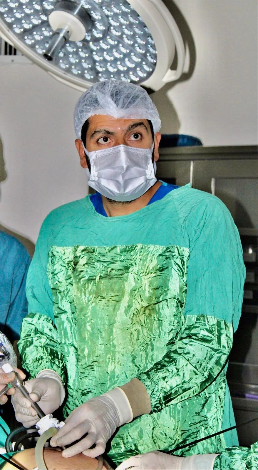 Rahim koruyucu miyom ameliyatı sırasında çıkarılan miyom dokusu - Doç. Dr. Cengiz Andan, İstanbul